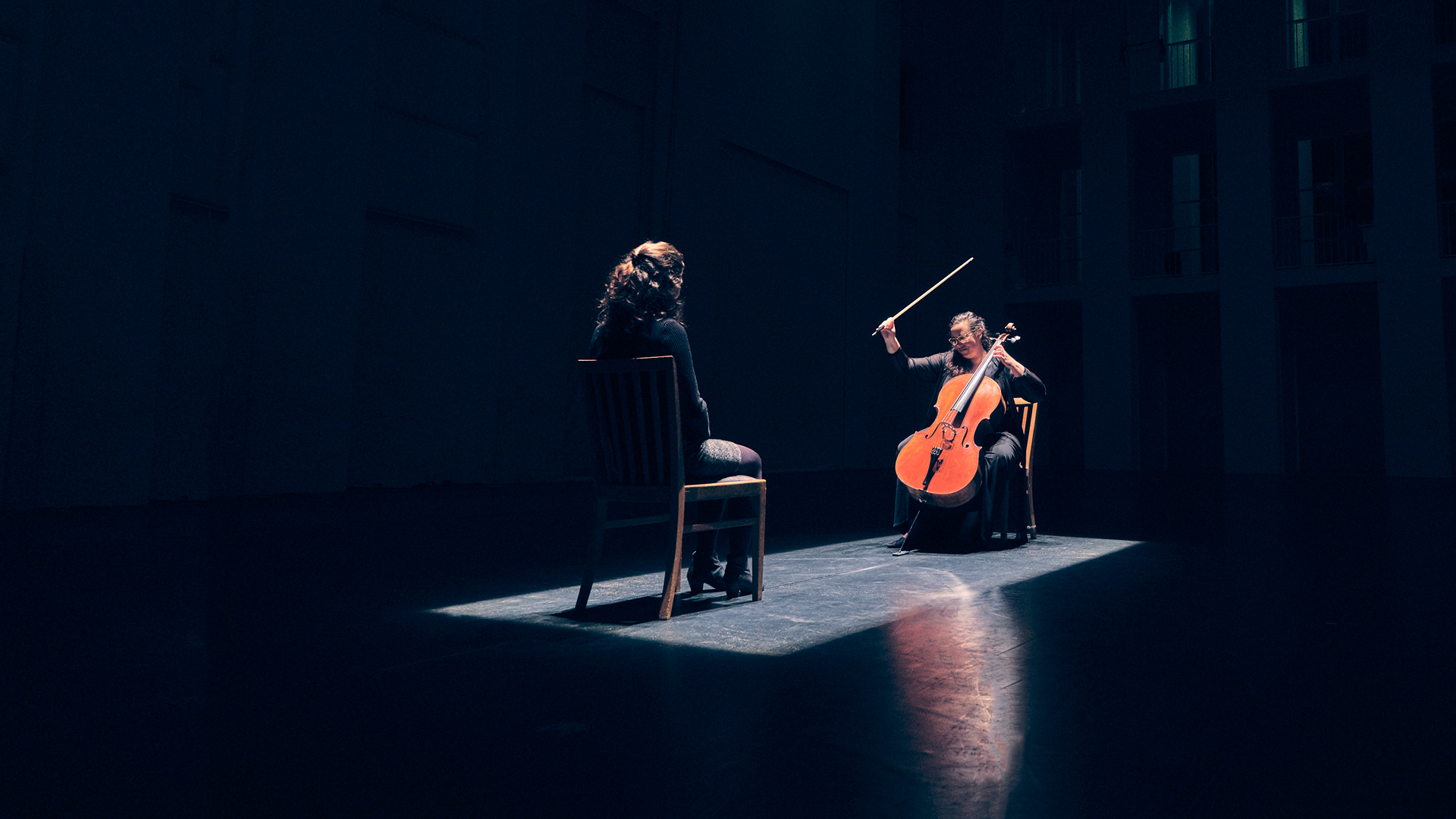 Anke Heyn (Violoncello) bei einem 1:1 CONCERT
