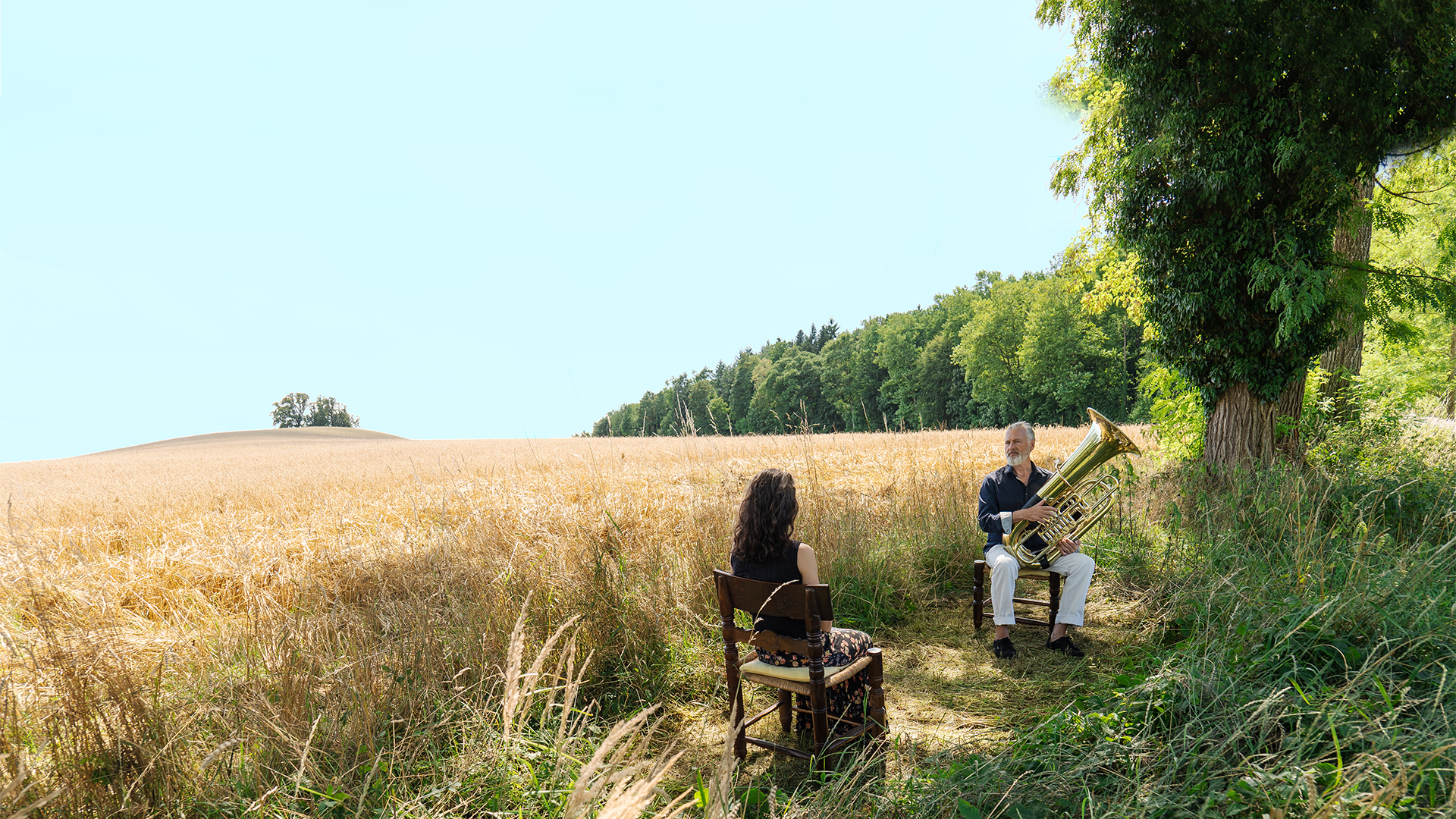 Bernhard Klein (Tuba) beim 1:1 CONCERT in der Natur am Leopoldsberg, Salem.