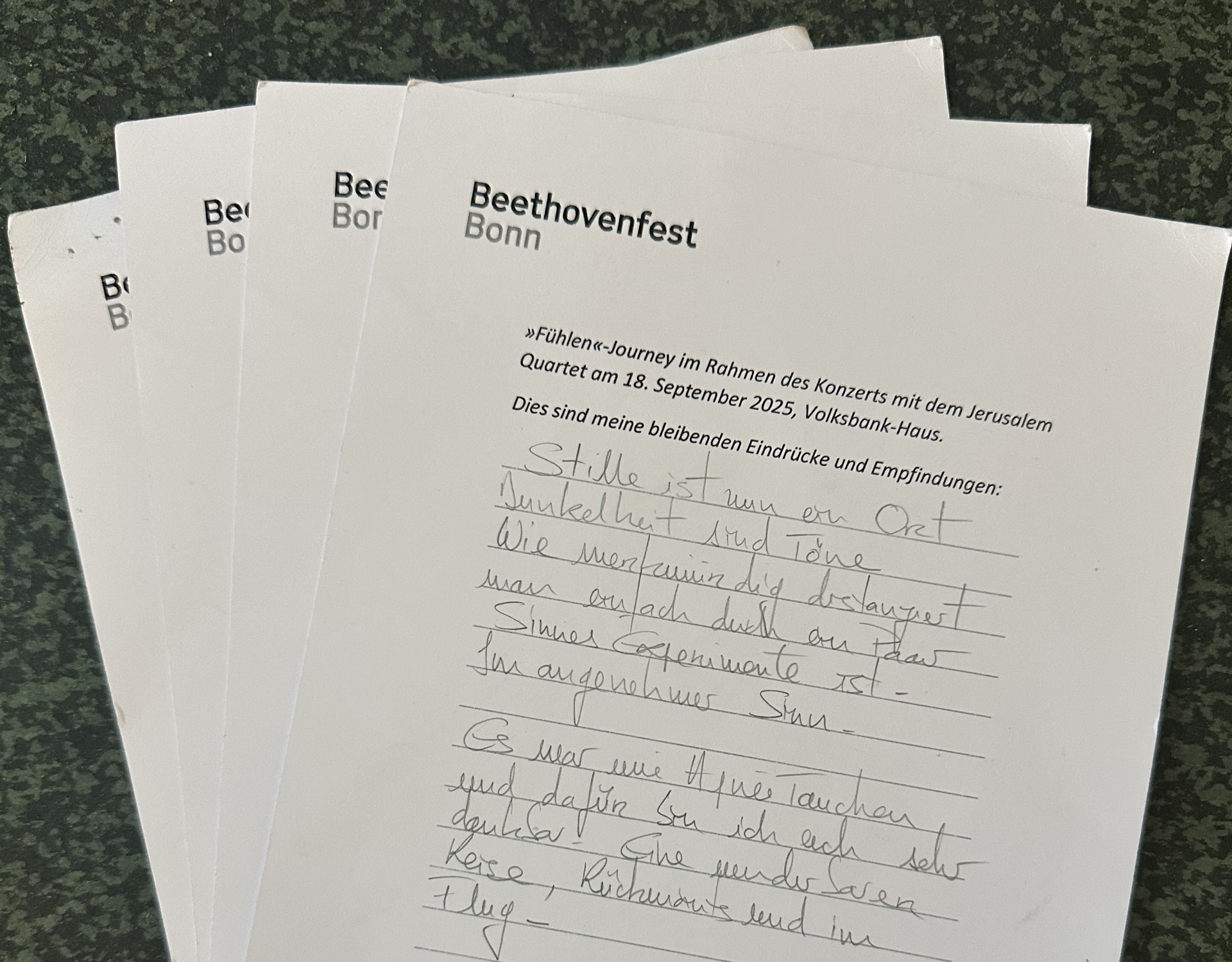 „Stille ist nun ein Ort, Dunkelheit sind Töne.“ Rückmeldung einer Teilnehmerin der Fühlen-Journey.