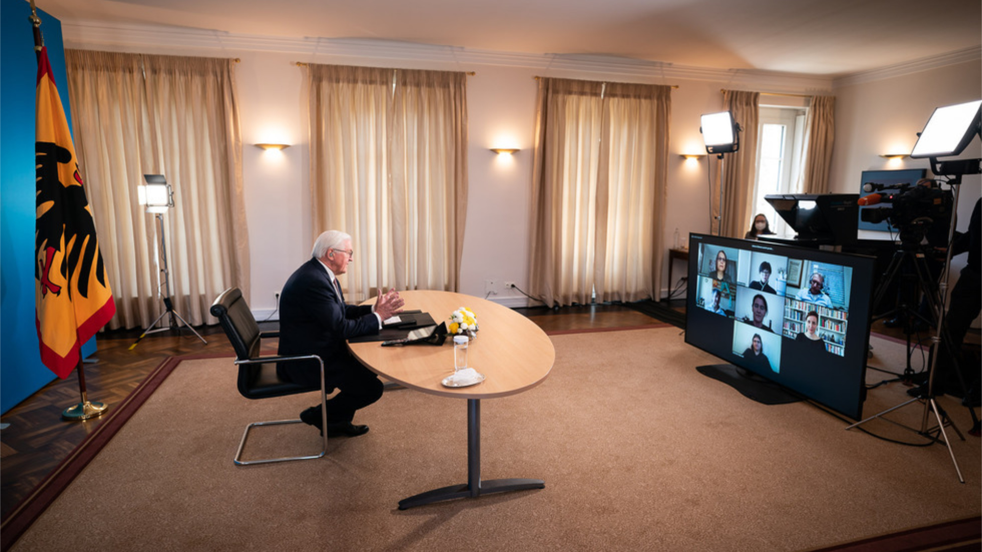 Bundespräsident Frank-Walter Steinmeier bei Gesprächen zu