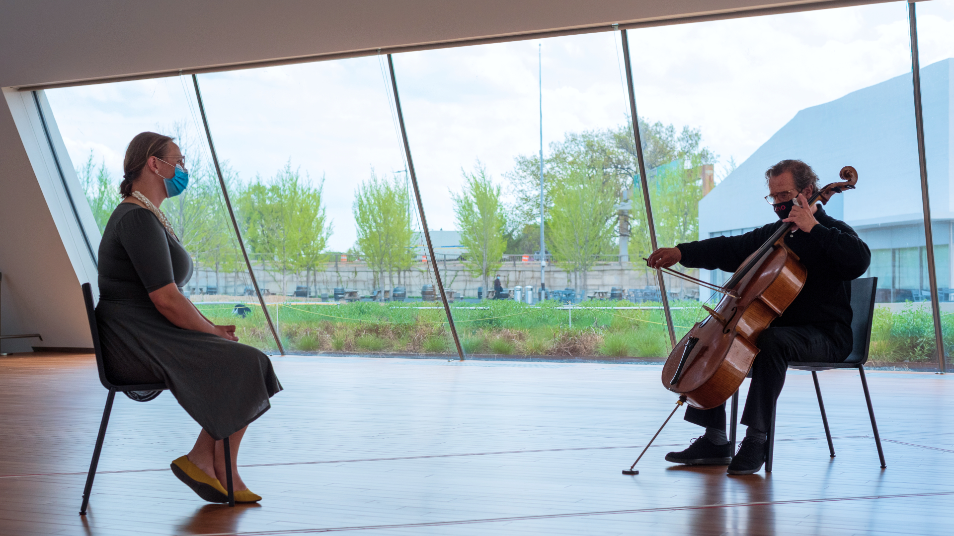 Ignacio Alcoveir (Violoncello) spielt im Kennedy Center, Washington