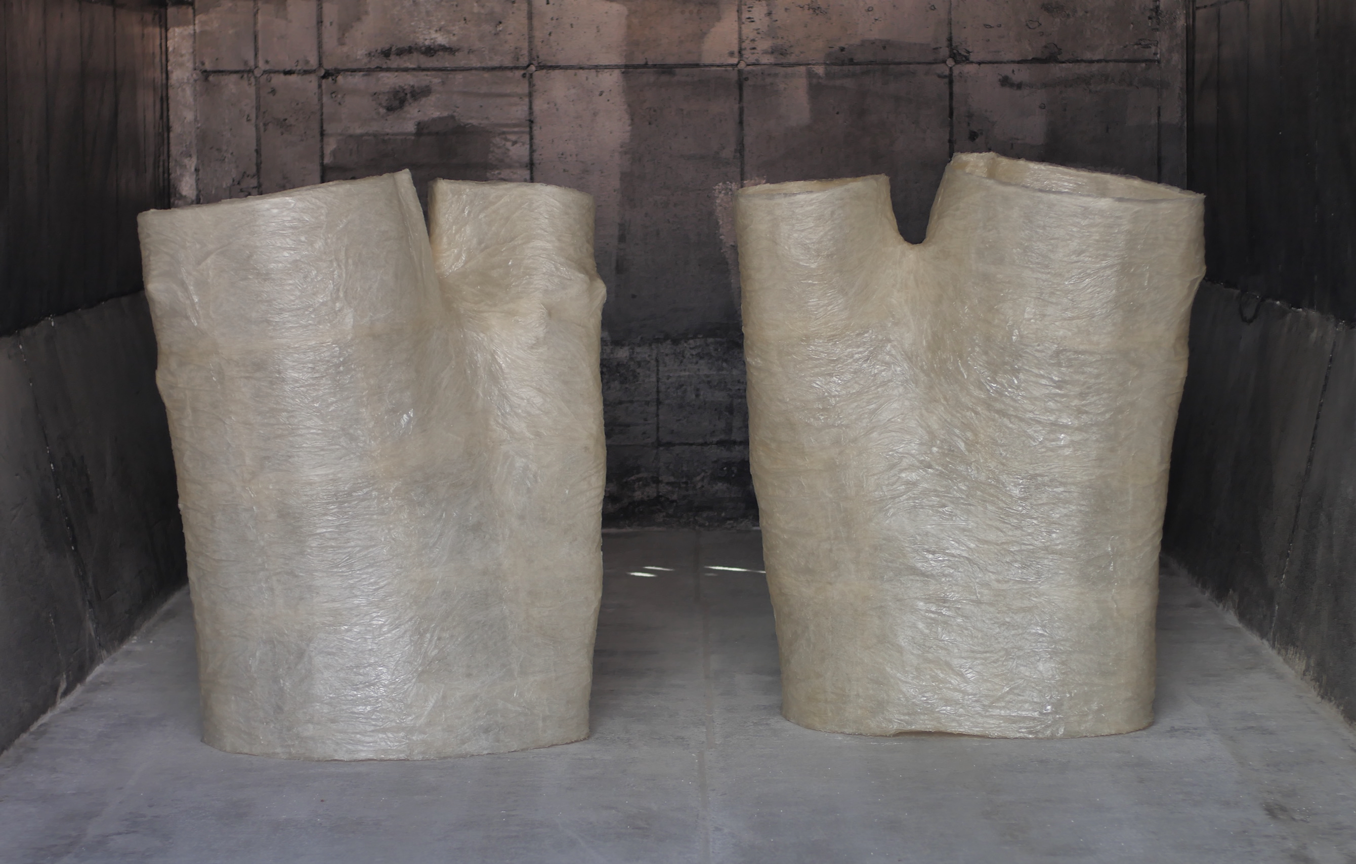 „You my other“, 2018, Siampapier und Epoxidharz, je 90 x 150 x 180 cm