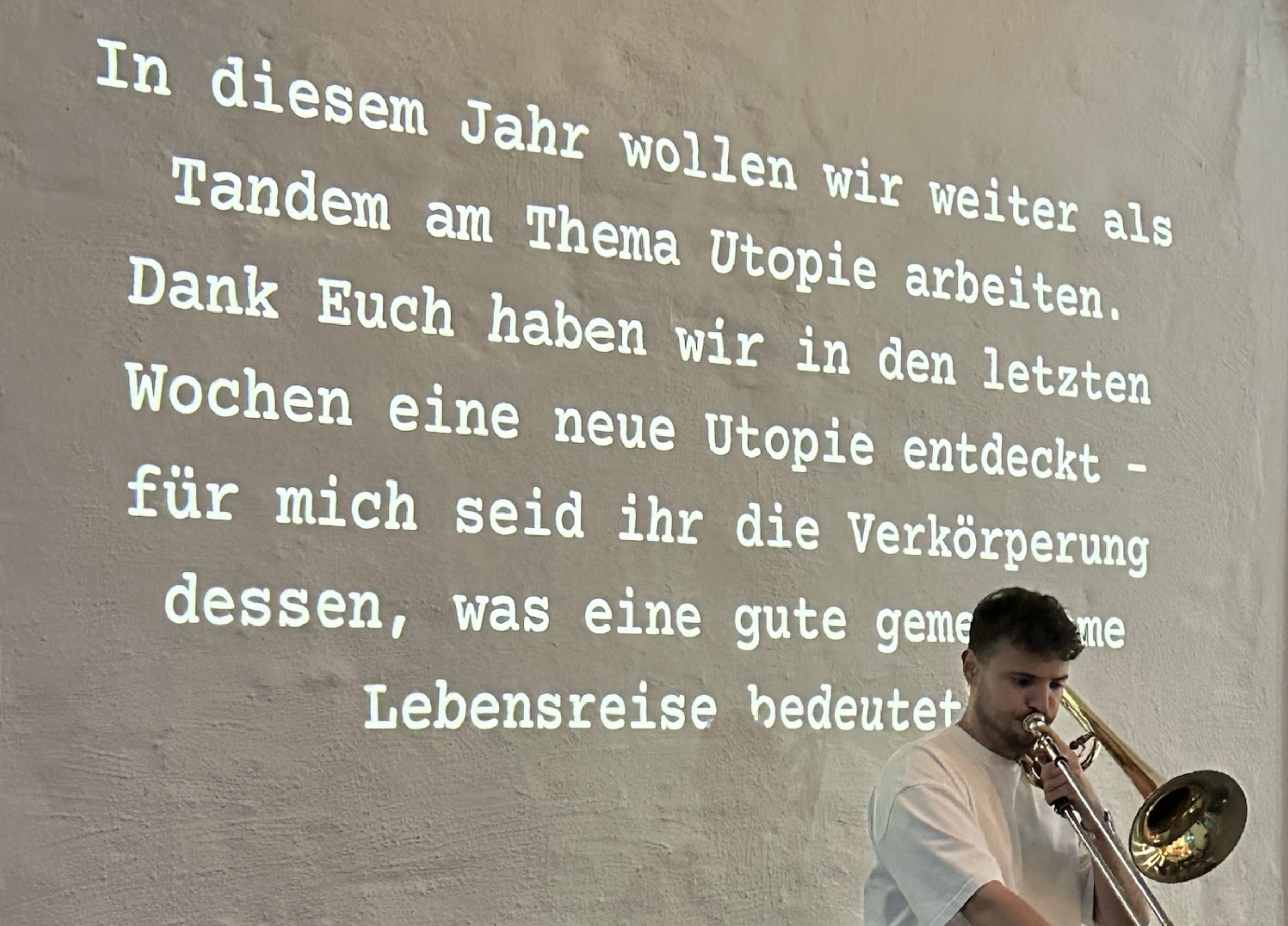 Pau Llop entdeckt Utopien mit der Posaune.
