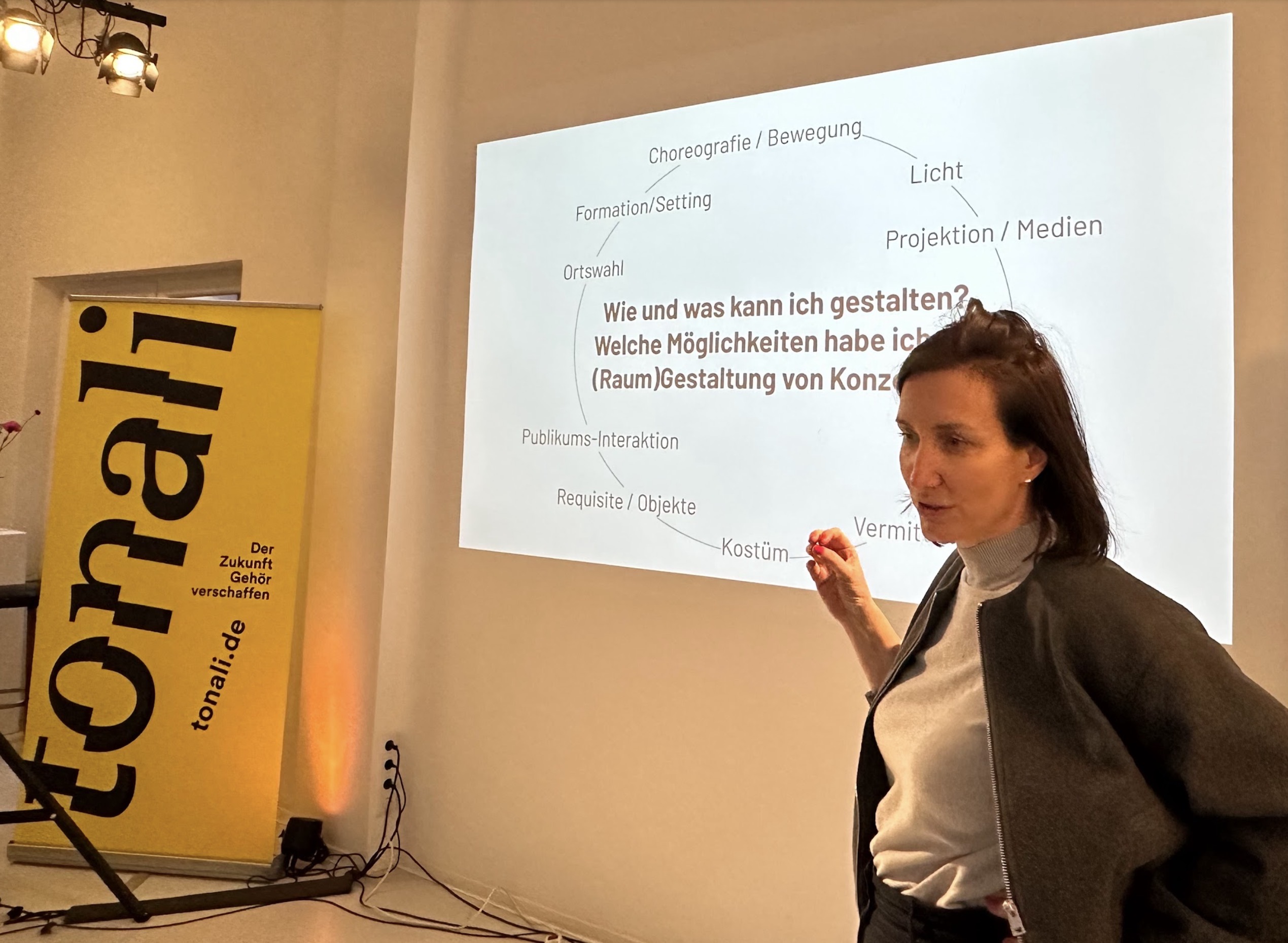 Franziska Ritter gibt wertvolle Impulse zum Thema Raumgestaltung bei Konzerten.