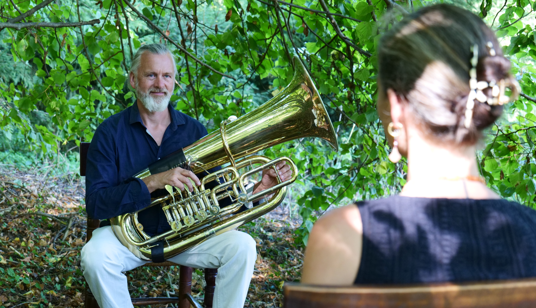 Bernhard Klein (Tuba) beim 1:1 CONCERT im Scheuerbuch im Salemer Forst.