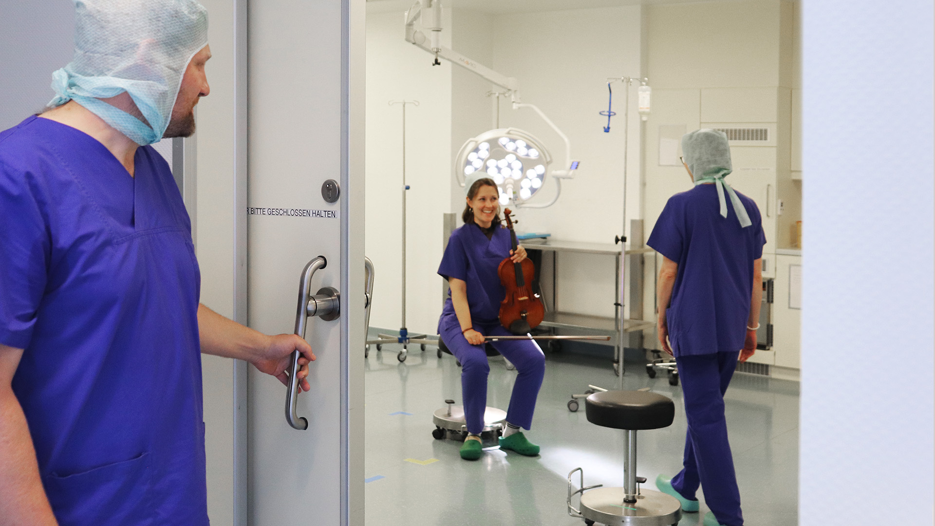 Bogen statt Tupfer! 1:1 CONCERTS in einem OP-Saal im Waldkrankenhaus